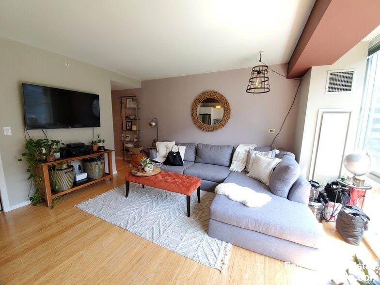 Building Photo - 2 Earhart St