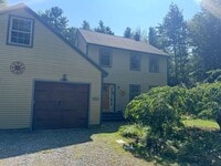 Building Photo - Beautiful 3 Bedroom Brunswick House