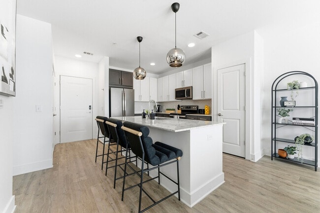 Building Photo - 220 Bill Kennedy Wy SE