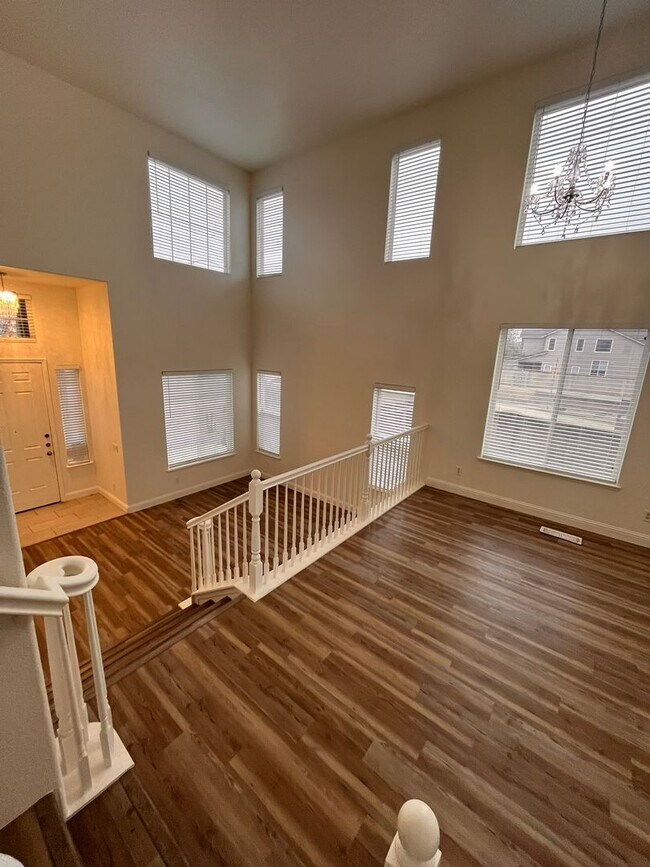 Building Photo - Near Kaiser/Pelandale