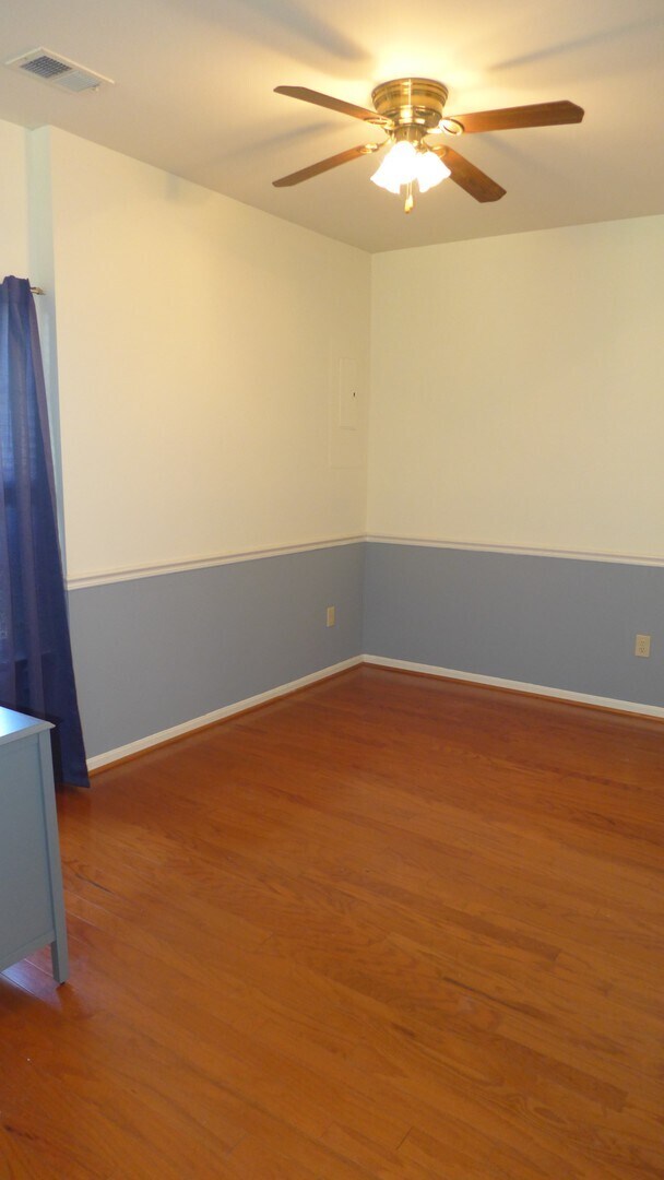 Building Photo - 1426 Nutwood Ct