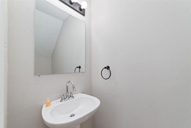 Building Photo - 4007 Starbridge Pointe Ln