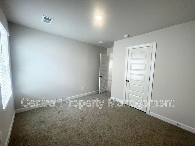 Building Photo - 671 Cozy Blf Rd