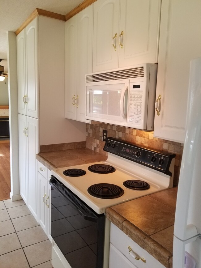 Building Photo - 4 Bedroom Home in West Redding
