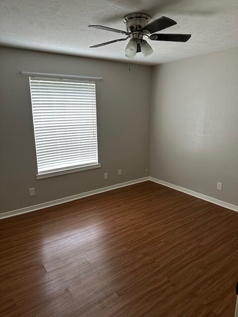 Building Photo - 801 Old Orchard Dr