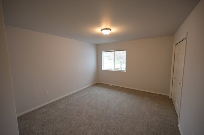 Building Photo - 2 bed + office, 2 bath, 2 car garage condo...