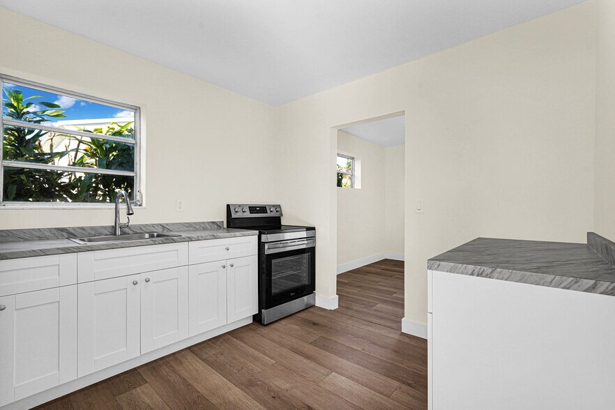 Building Photo - 135 NW 48th Ct