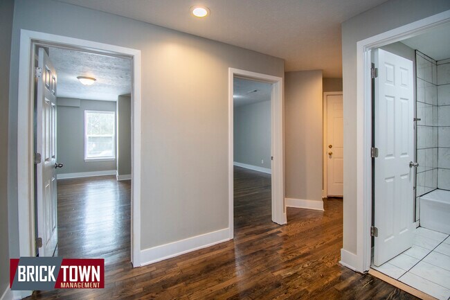 Building Photo - 2705 Leavenworth St