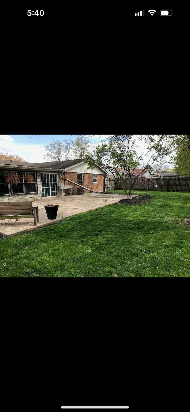 Building Photo - 495 Meadow Ln