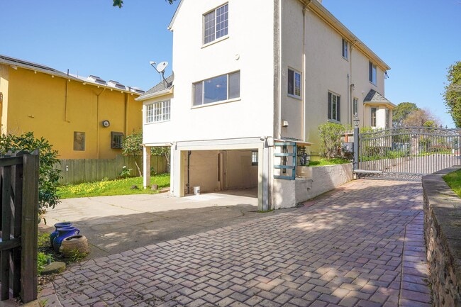 Building Photo - Beautiful Home Available In North Berkeley!