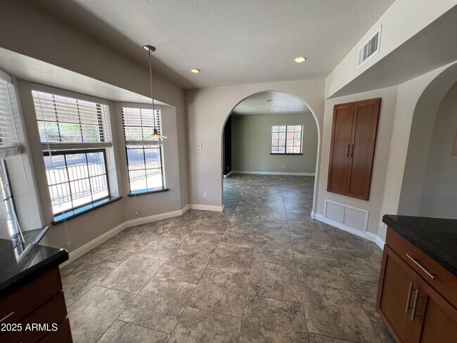 Building Photo - 15230 N Blackbird Dr