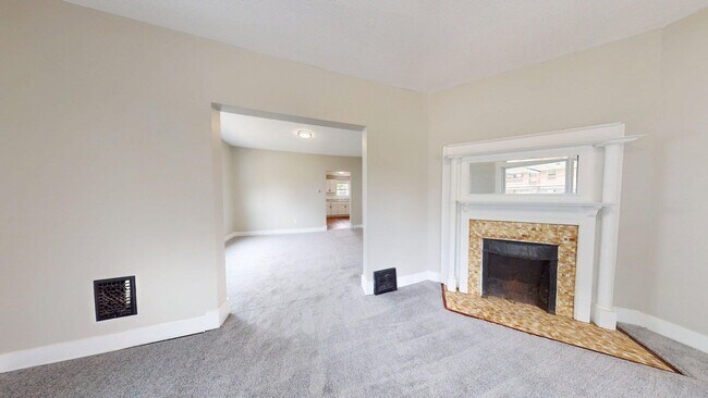 Building Photo - Madison/West Blvd neighborhood: 3 bedroom/1 bath single family home.