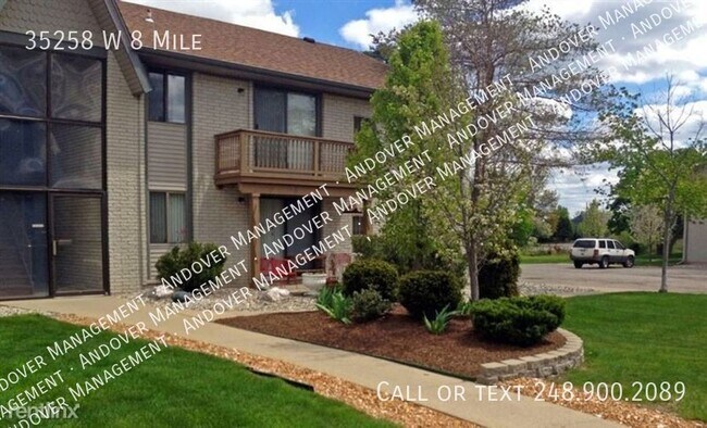 Building Photo - Garden Court Manor - 1 Bedroom Renovated