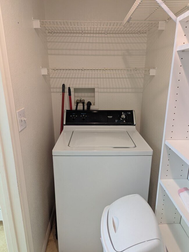 Building Photo - Furnished Condo at the Falls!