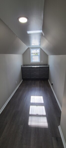 Building Photo - 304 Hankes Ave