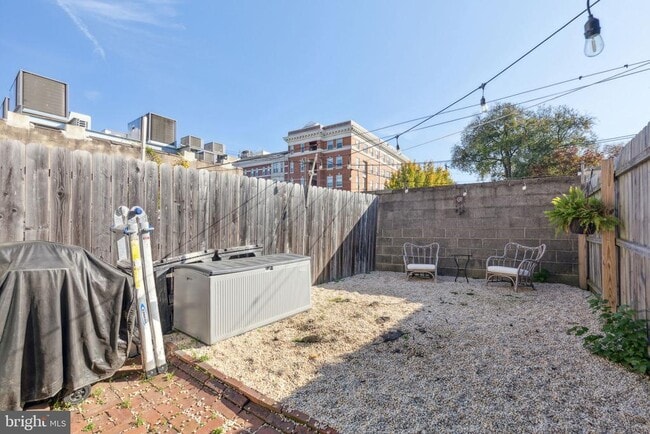 Building Photo - 1731 Blair St