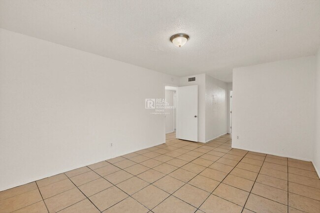 Building Photo - 6808 Trail Lake Dr