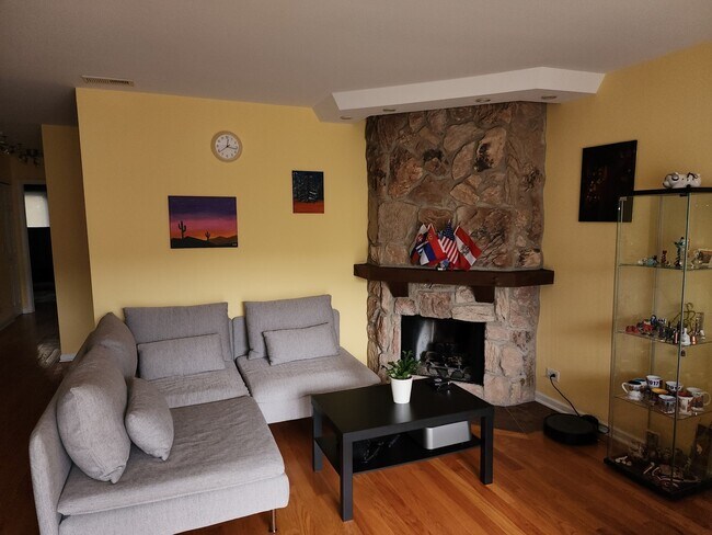 Building Photo - 1405 Clairmont Ct