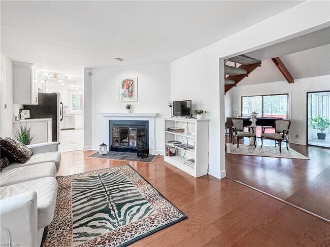 Building Photo - WATERFRONT 5 BEDROOM/4 BATH IN VIRGINIA BEACH! READY FOR RENT!!