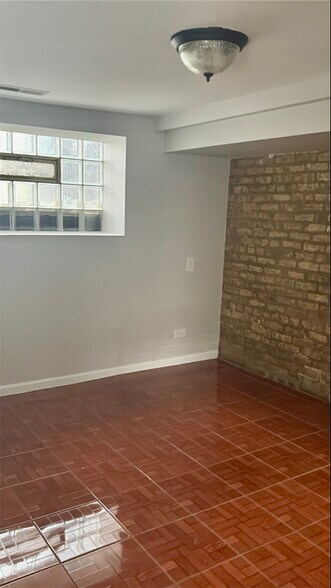 Building Photo - 4217 S Prairie Ave