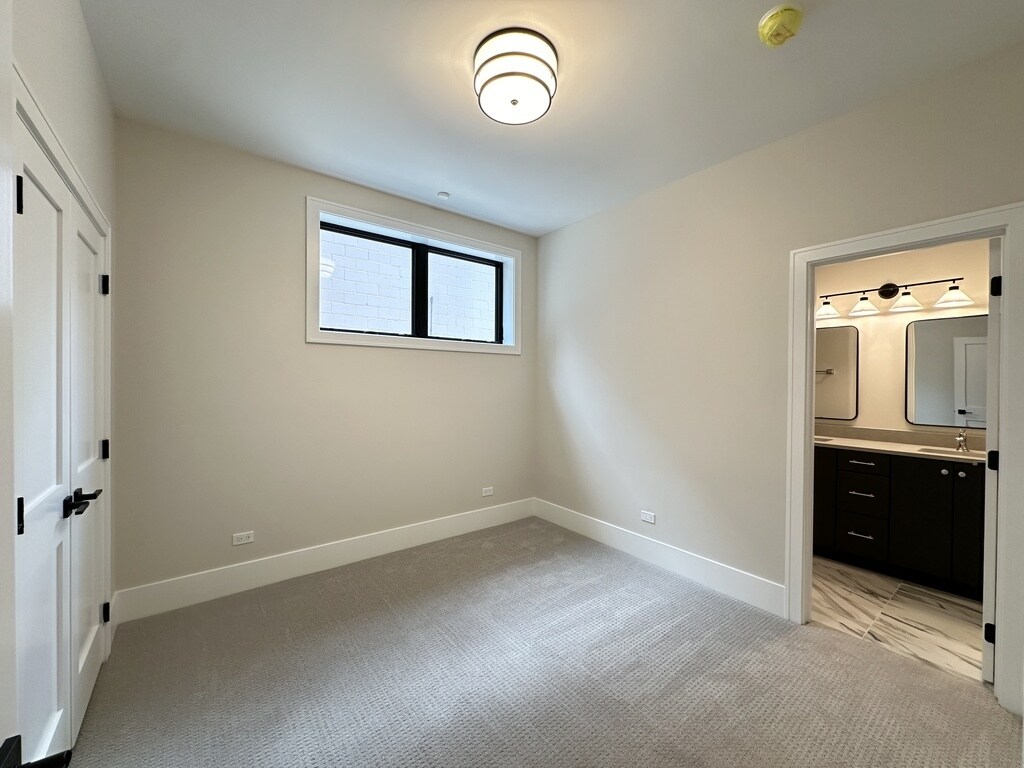 Building Photo - 1757 W Le Moyne St