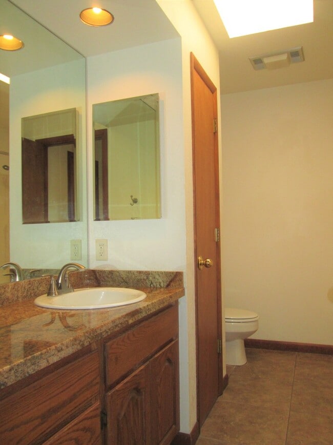 Building Photo - Unfurnished, 1-year long-term rental