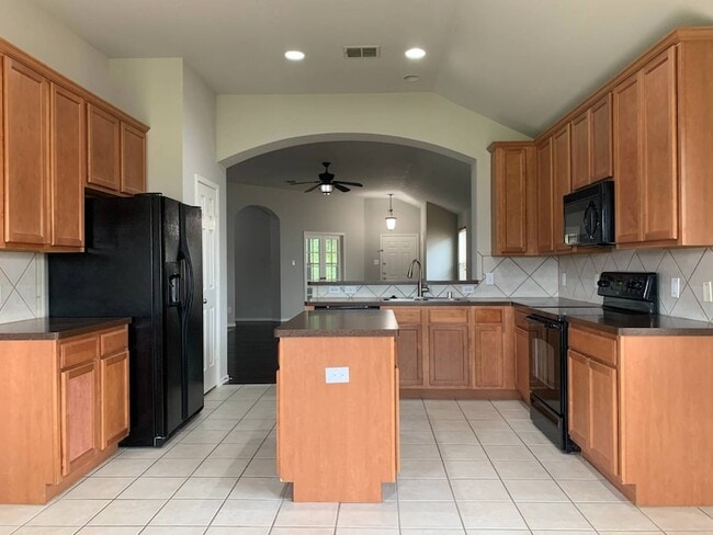Building Photo - 15428 Adlong Dr