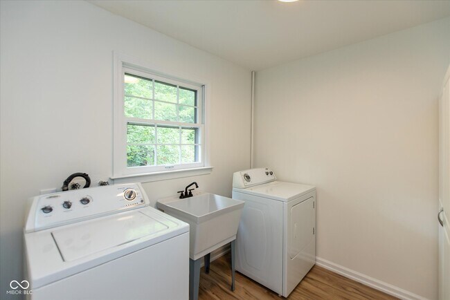 Building Photo - 6838 Johnson Rd