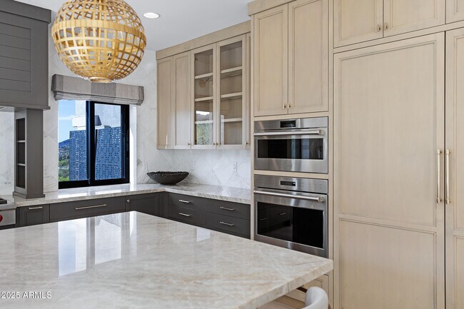 Building Photo - 5841 N Echo Canyon Cir