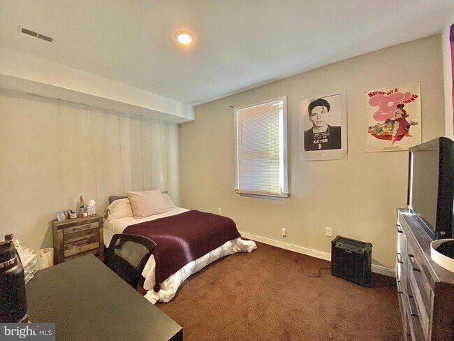 Building Photo - 2020 N Carlisle St