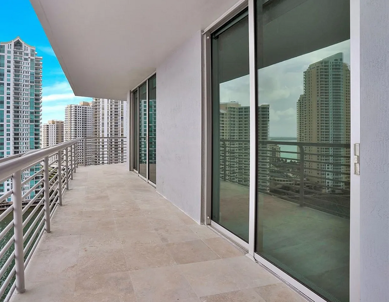 Building Photo - 325 S Biscayne Blvd