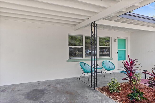 Building Photo - 300 N Mars Ave