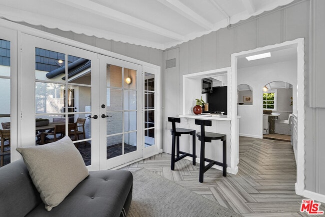 Building Photo - 560 Croft Ave