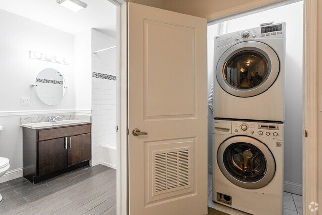 Interior Photo - 120 Halsted Street