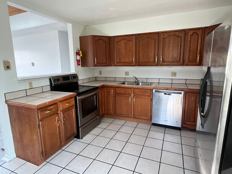 Building Photo - 1018 Arrowhead Dr