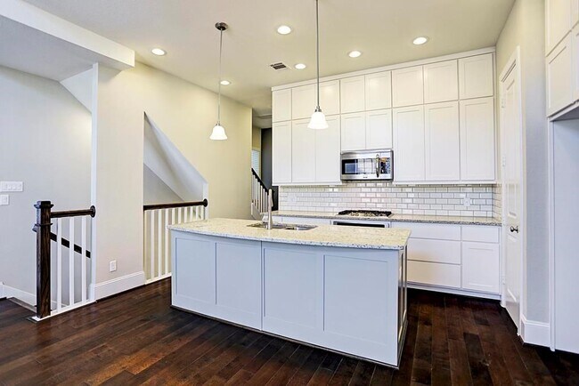 Building Photo - 11005 Acorn Falls Dr