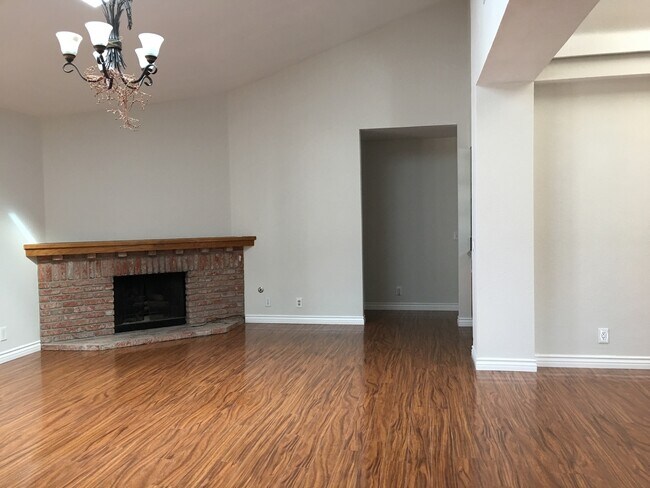 Building Photo - 3317 Vista Rocosa