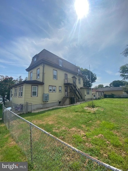 Building Photo - 127 Saude Ave