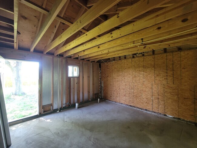 Building Photo - 5427 Heathercrest St