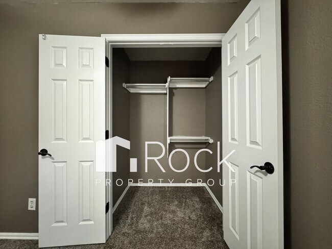 Building Photo - 4 Bedroom Home in Moore with All Appliances Included *1st Month's Rent FREE*