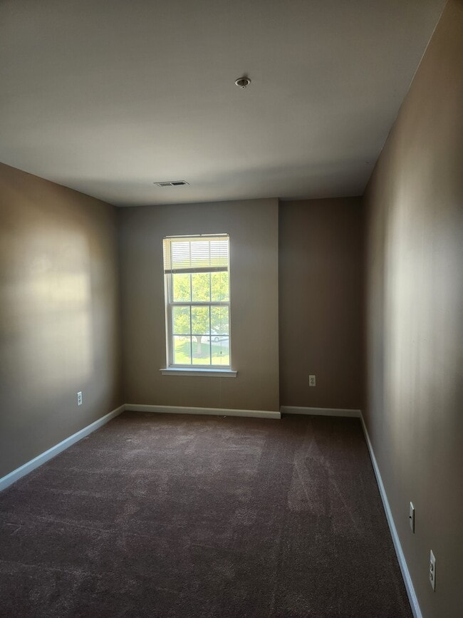 Building Photo - 2026 Windsong Dr