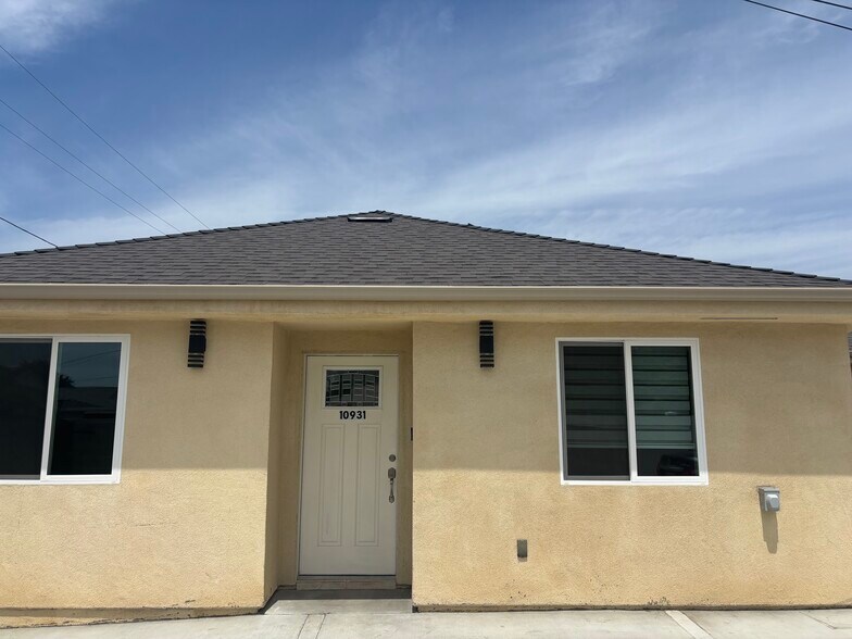 Building Photo - 10931 Hayvenhurst Ave