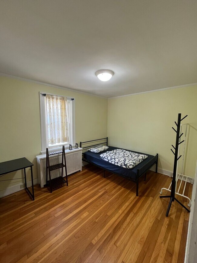 Building Photo - 3 Bedroom Squirrel Hill Home Available Now!