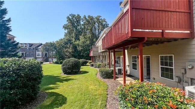 Building Photo - 11065 Brunson Dr