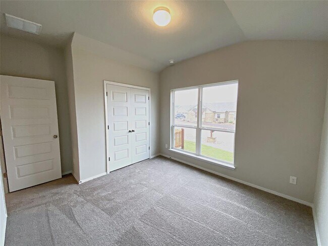 Building Photo - 20915 Oak Dale Dr