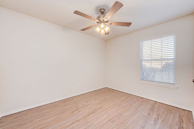 Building Photo - Updated 3/2/1 in Shadow Hills!