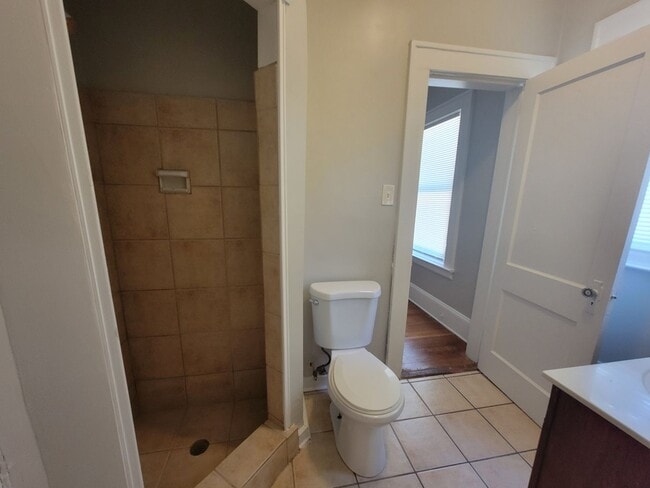 Building Photo - No Luxury Bells and Whistles But a Nice Clean Historic Home