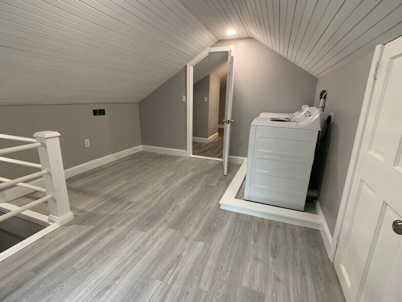 Building Photo - 102 Nonantum St