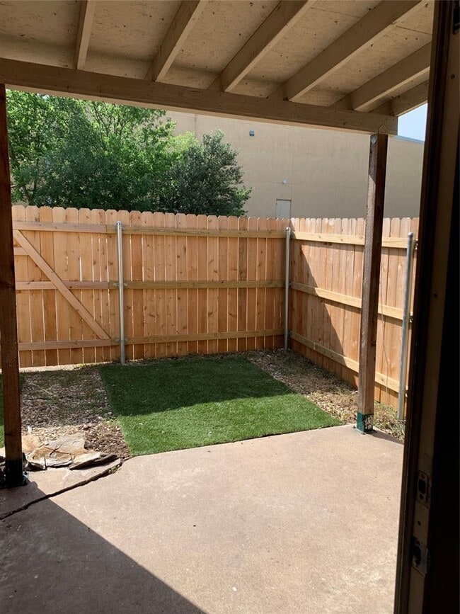Building Photo - 8811 Dawnridge Cir