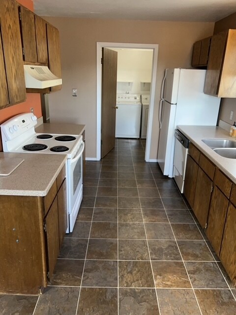 Building Photo - 402 Miller Ln